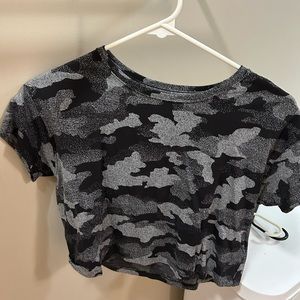 Black camo cates tee